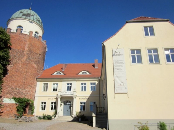 Lenzen Castle