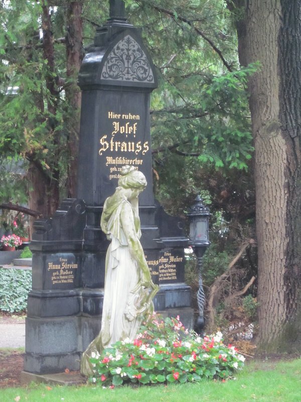 Zentralfriedhof - Josef Strauss' Grave