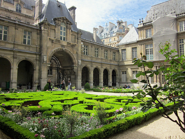 Green Gardens in Paris